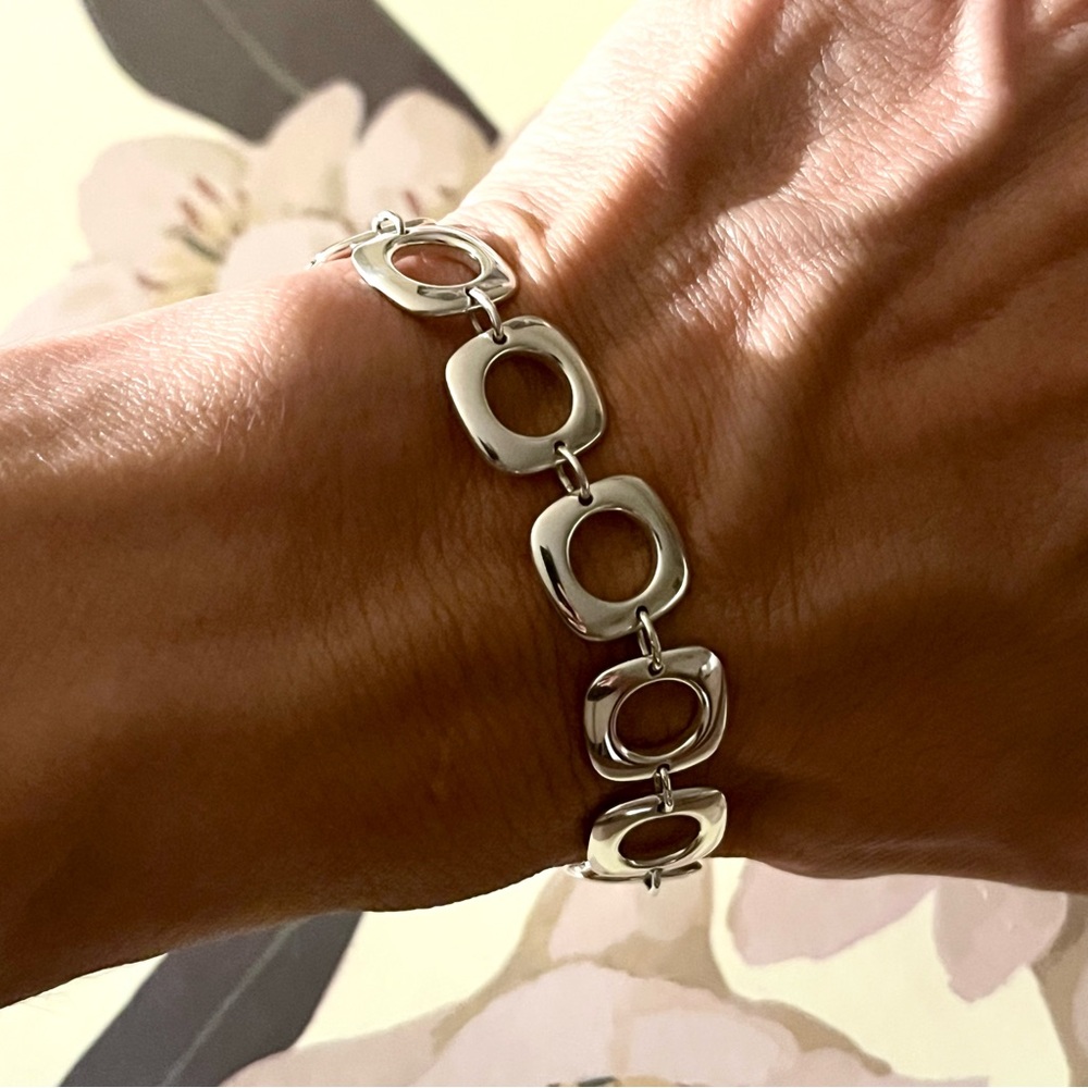 Tiffany & Co. Silver Square Cushion Link Toggle Bracelet - Picture 2 of 7